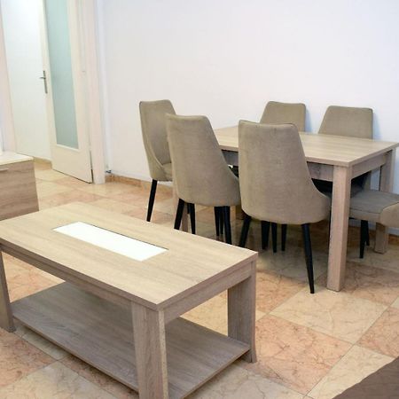 Apartamentos Atlas Terrassa II Εξωτερικό φωτογραφία